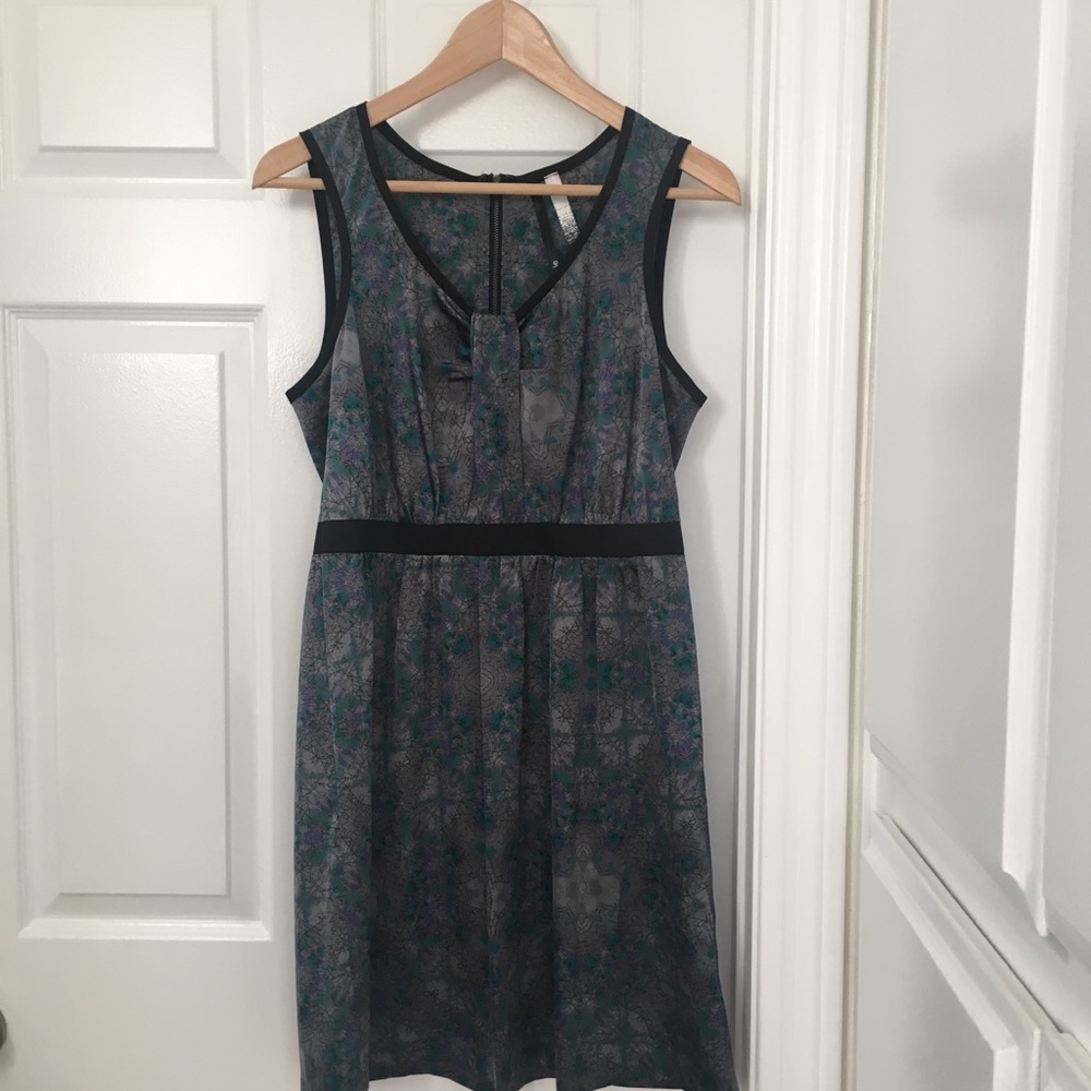 Sleeveless Kensie dress